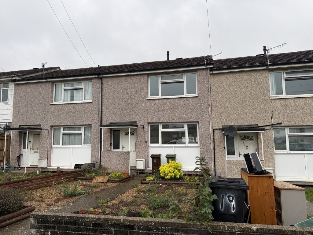 Lot: 159 - HOUSE IN NEED OF IMPROVEMENT - View of House in Need of Improvement